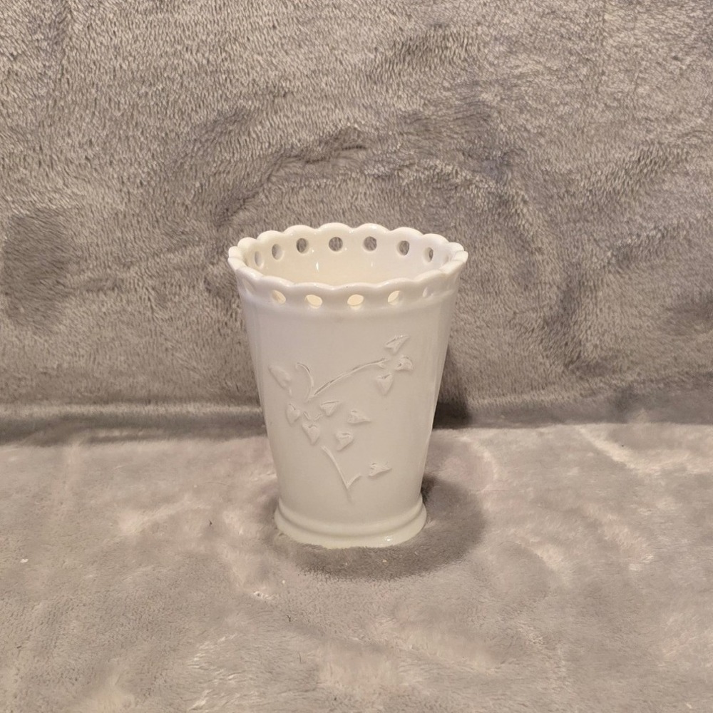 Russ Berrie White Ceramic Ivy Floral Eyelet Lace Votive Candle Holder 3 1/8"H
